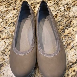 Dansko 38 women’s 7.5 shoe gray/khaki  new w/o box